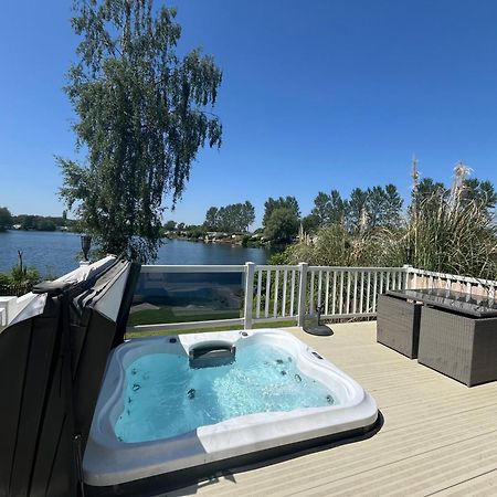 Tattershall Lakes Sunset View Caravan Lakeside, Hot Tub, Garden, Private Fishing Peg & Wifi Esterno foto