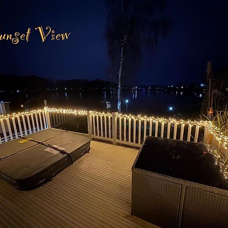 Tattershall Lakes Sunset View Caravan Lakeside, Hot Tub, Garden, Private Fishing Peg & Wifi Esterno foto