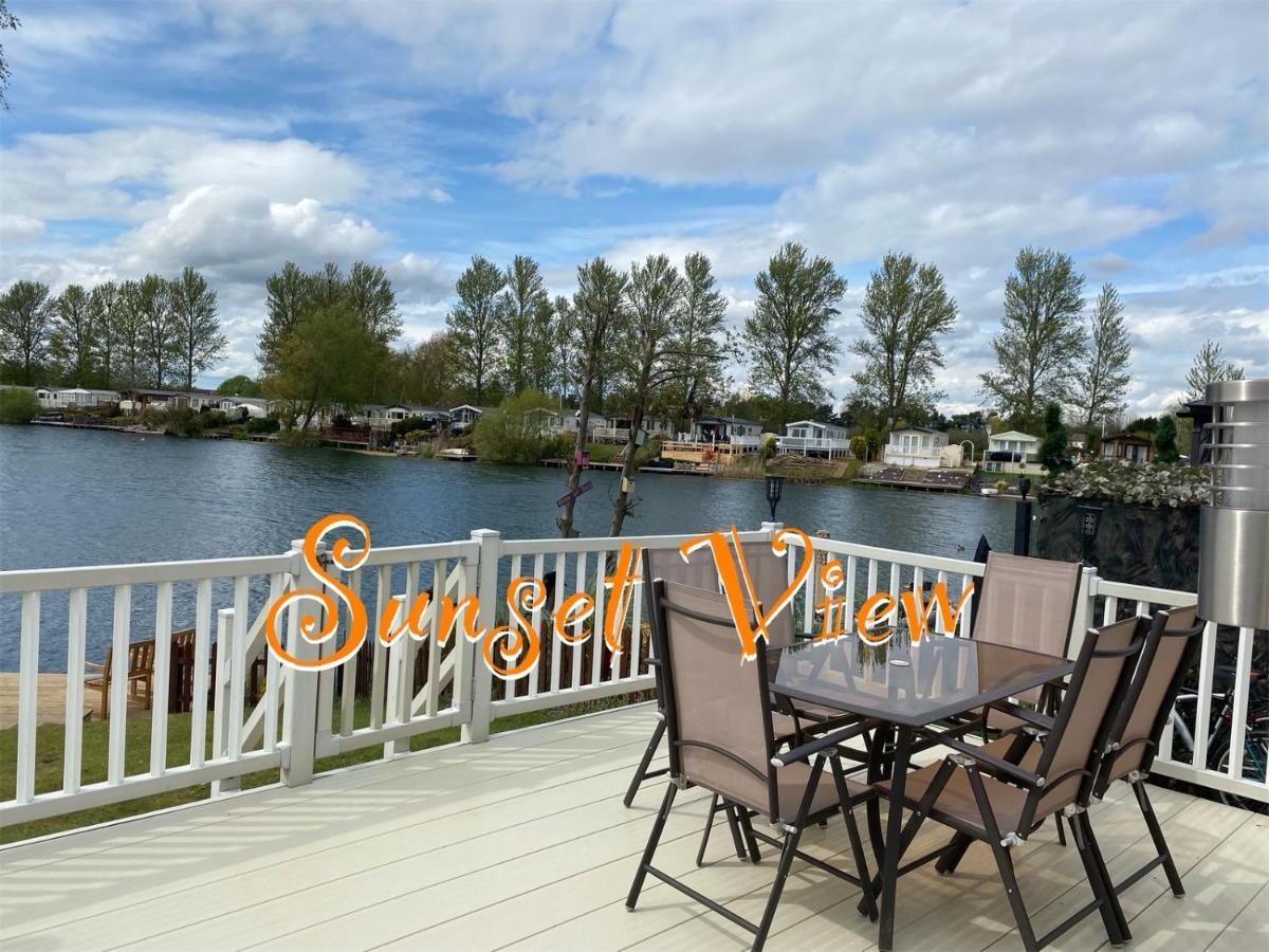 Tattershall Lakes Sunset View Caravan Lakeside, Hot Tub, Garden, Private Fishing Peg & Wifi Esterno foto