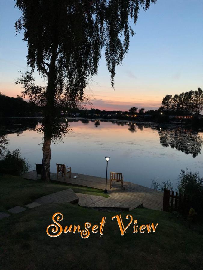 Tattershall Lakes Sunset View Caravan Lakeside, Hot Tub, Garden, Private Fishing Peg & Wifi Esterno foto