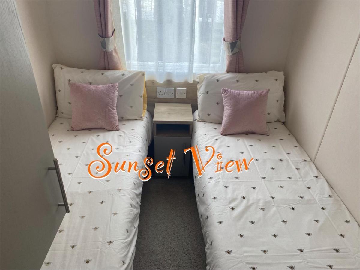 Tattershall Lakes Sunset View Caravan Lakeside, Hot Tub, Garden, Private Fishing Peg & Wifi Esterno foto