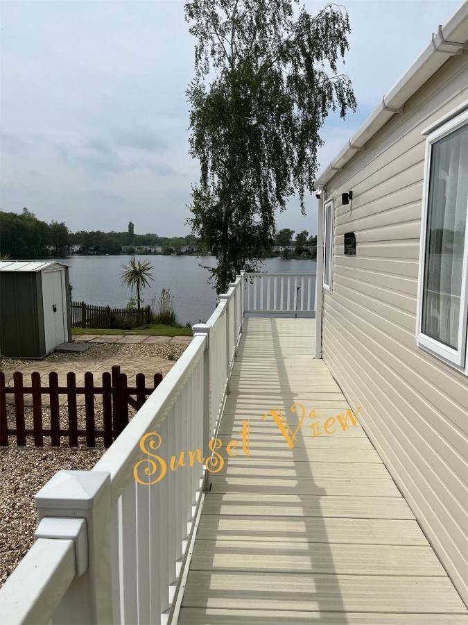 Tattershall Lakes Sunset View Caravan Lakeside, Hot Tub, Garden, Private Fishing Peg & Wifi Esterno foto