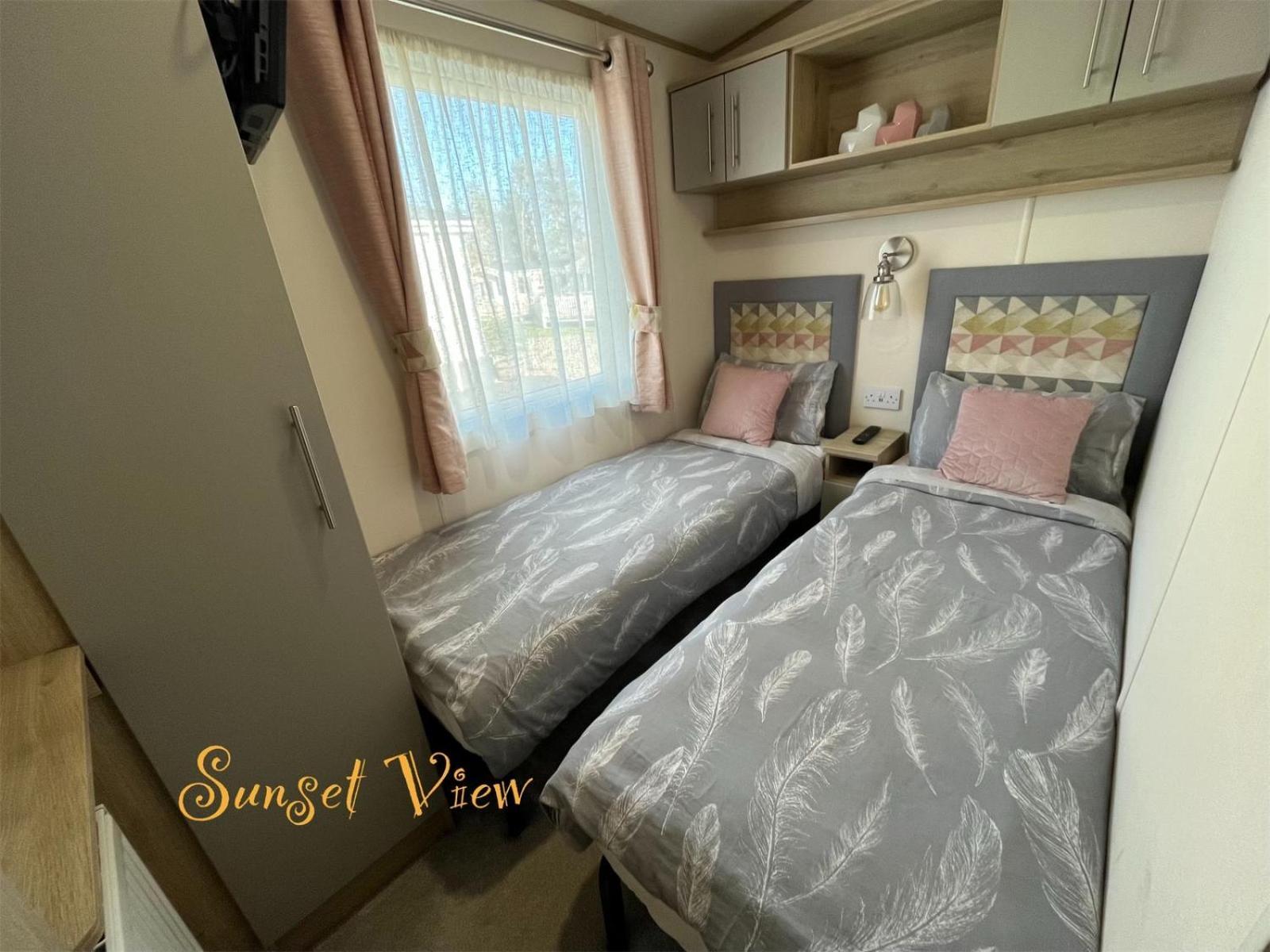 Tattershall Lakes Sunset View Caravan Lakeside, Hot Tub, Garden, Private Fishing Peg & Wifi Esterno foto