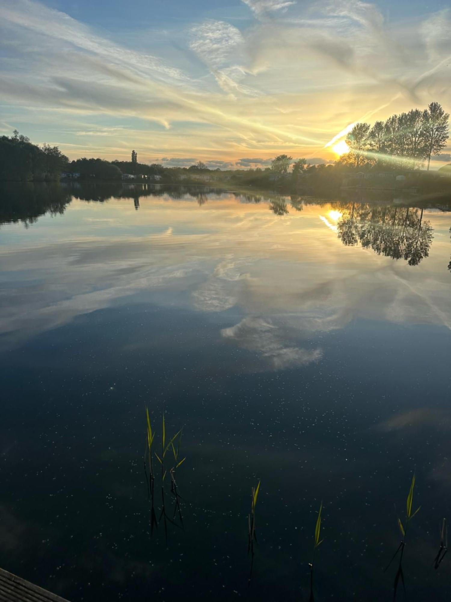 Tattershall Lakes Sunset View Caravan Lakeside, Hot Tub, Garden, Private Fishing Peg & Wifi Esterno foto