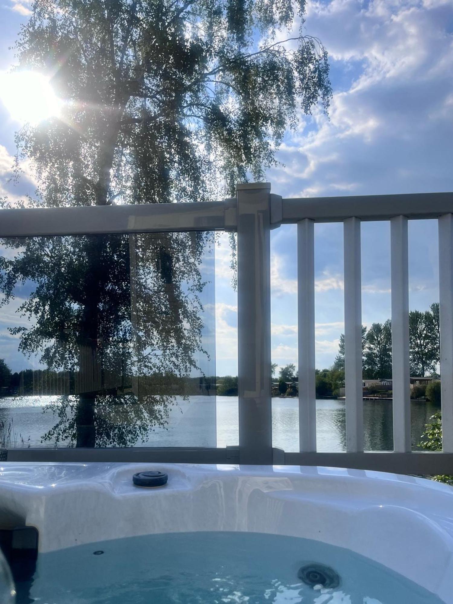 Tattershall Lakes Sunset View Caravan Lakeside, Hot Tub, Garden, Private Fishing Peg & Wifi Esterno foto