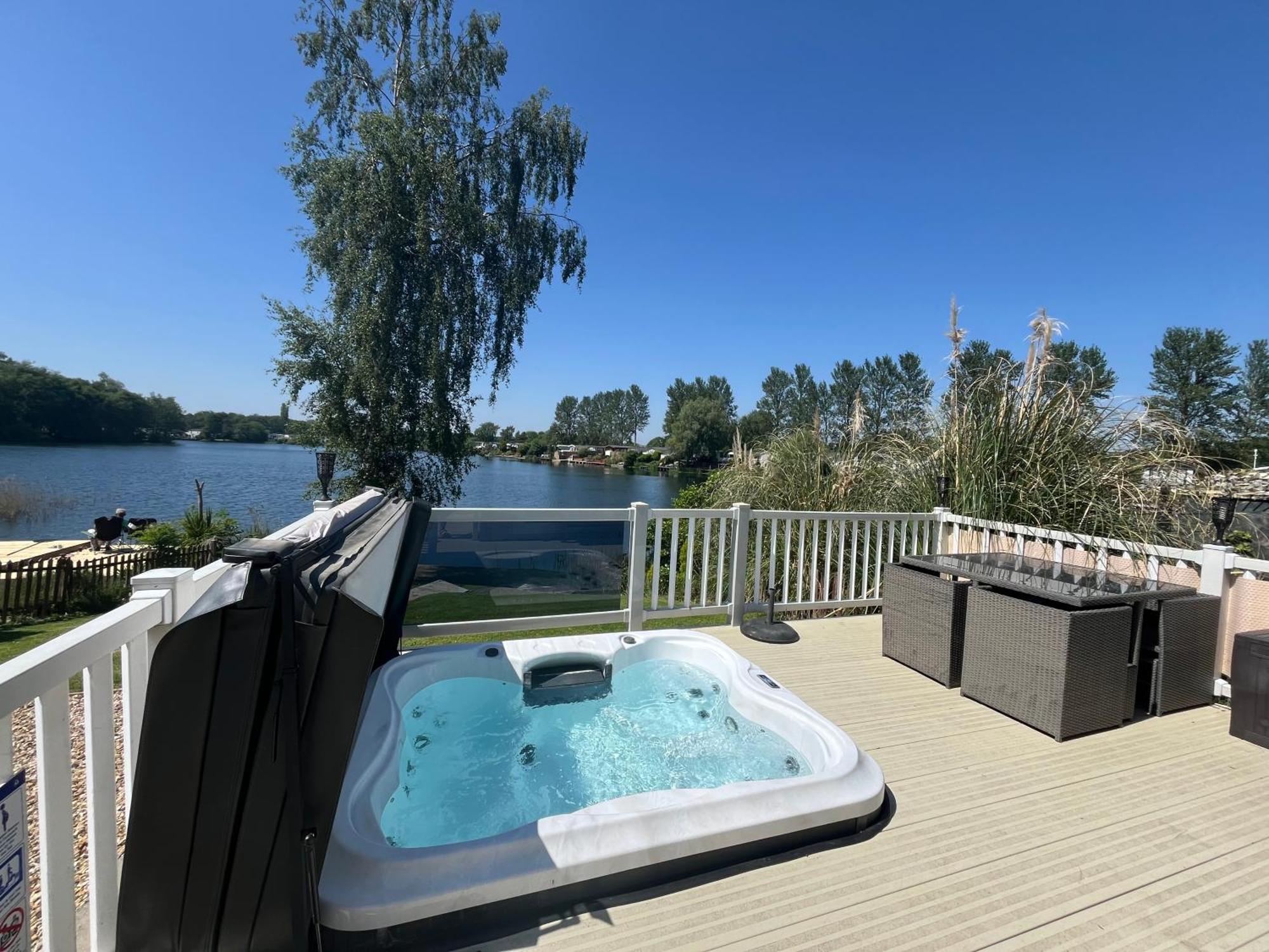 Tattershall Lakes Sunset View Caravan Lakeside, Hot Tub, Garden, Private Fishing Peg & Wifi Esterno foto