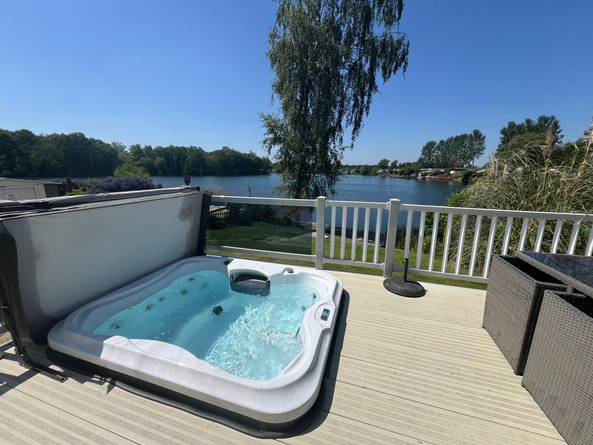 Tattershall Lakes Sunset View Caravan Lakeside, Hot Tub, Garden, Private Fishing Peg & Wifi Esterno foto
