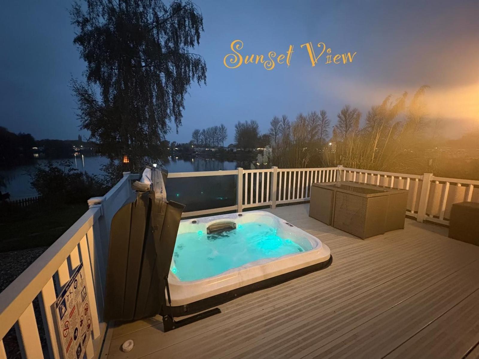 Tattershall Lakes Sunset View Caravan Lakeside, Hot Tub, Garden, Private Fishing Peg & Wifi Esterno foto