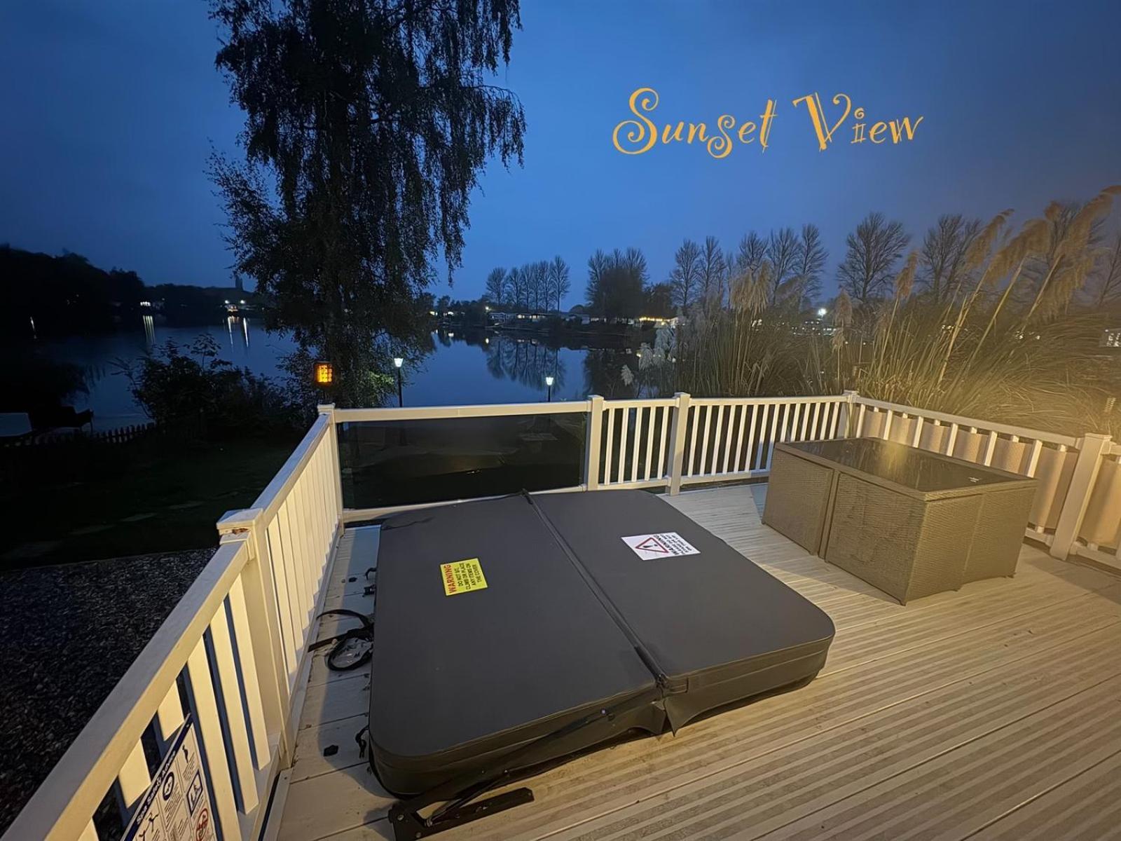 Tattershall Lakes Sunset View Caravan Lakeside, Hot Tub, Garden, Private Fishing Peg & Wifi Esterno foto